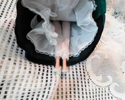 SCARLETT 12 GREEN VELVET LEGS